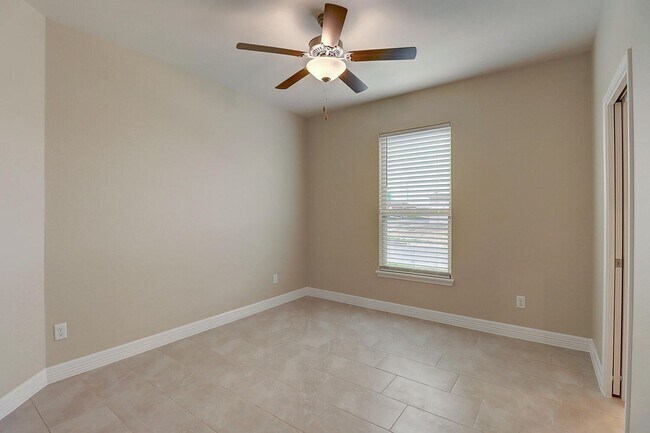 Building Photo - 2202 Crystal Bay Dr.