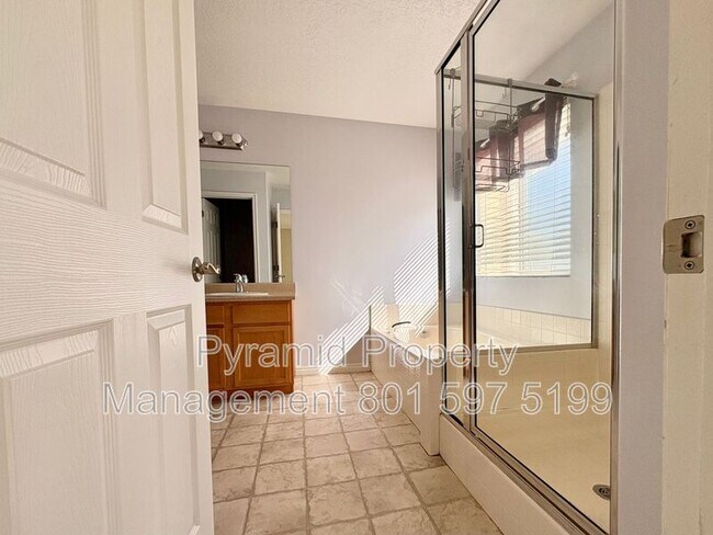 Building Photo - 3141 Alsace Way