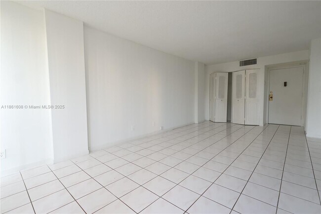 Building Photo - 17021 N Bay Rd