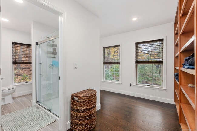 Building Photo - 17 Curtis Dr