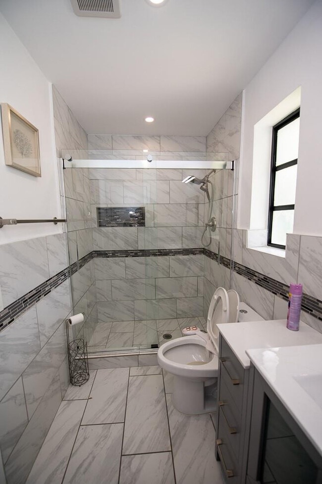 Building Photo - 5320 Taylor St