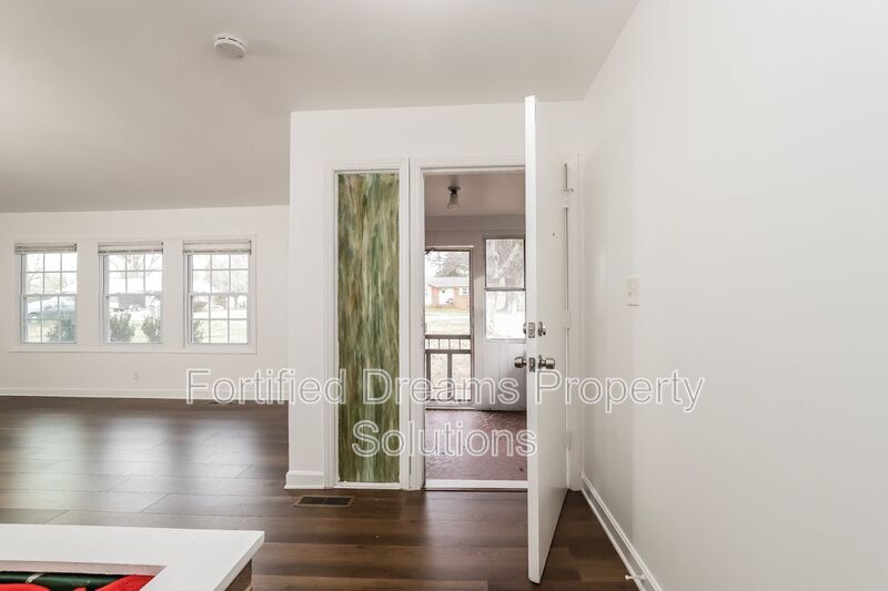 Building Photo - 5805 Highlawn Dr