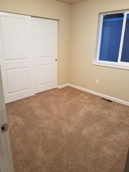 Building Photo - 1550 Craig Rd SE