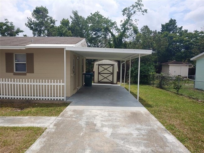 Building Photo - 2440 Alamanda Ave