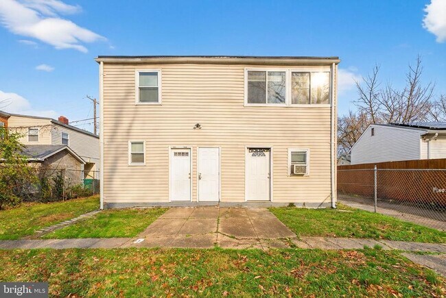 Building Photo - 3207 11th Pl SE