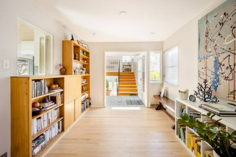 Building Photo - 2102 Mariposa Ave