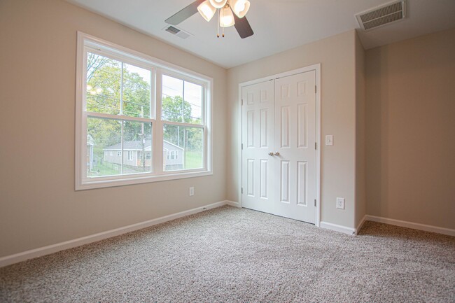 Building Photo - Pet Friendly Two Bedroom!