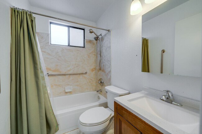 Building Photo - Charming Single-Story 3 Bed Home Two Car Garage & Spacious Yard!