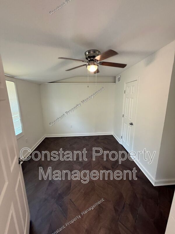 Building Photo - 4047 Pershing Ave