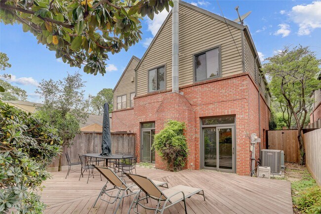 Building Photo - 2629 Wroxton Rd