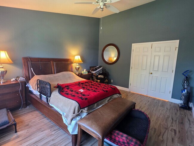 Building Photo - Northwest 4 bedroom, 2 bath with AMAZING Views