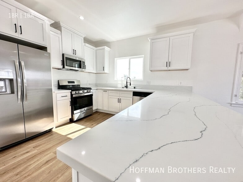 Building Photo - 2837 S Bronson Ave