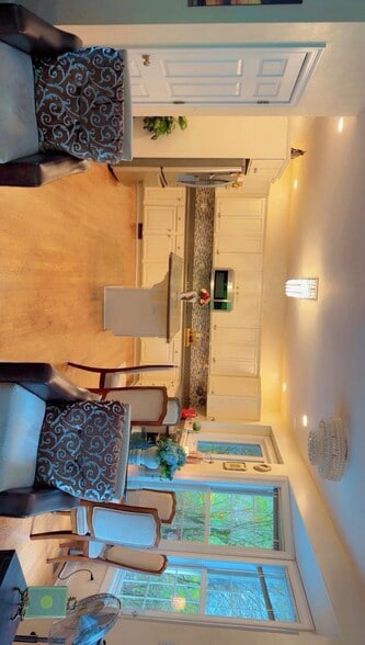 Building Photo - 110 Yorktowne Pl