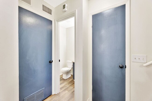 Building Photo - 5510 S Gold St