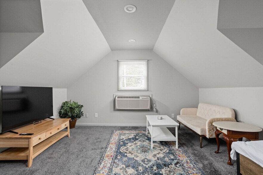 Primary Photo - 848 Camp St