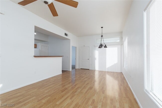 Building Photo - 2305 W Horizon Ridge Pkwy