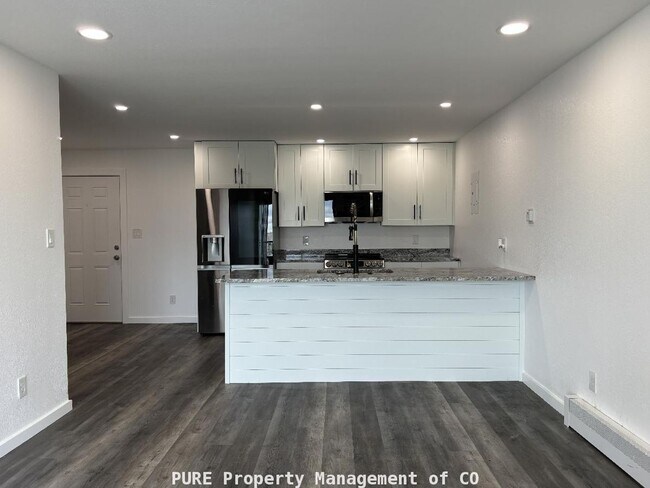 Building Photo - Updated 1 bedroom/1 bath condo!!