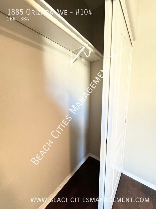 Building Photo - 1885 N Orizaba Ave