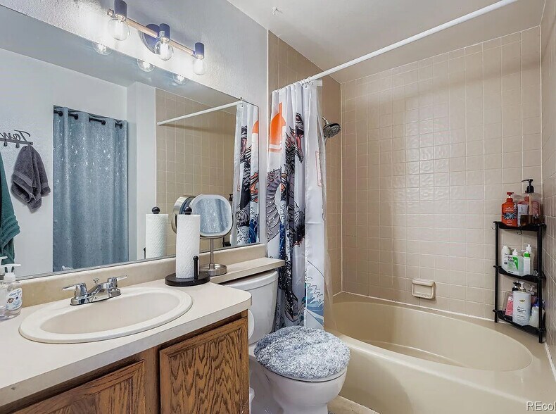 Building Photo - 908 S Walden Way