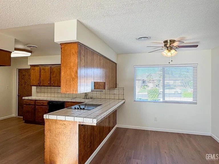 Building Photo - 2705 Parkfield Ct