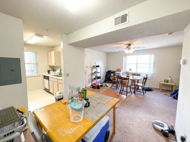 Building Photo - Campus Edge #913