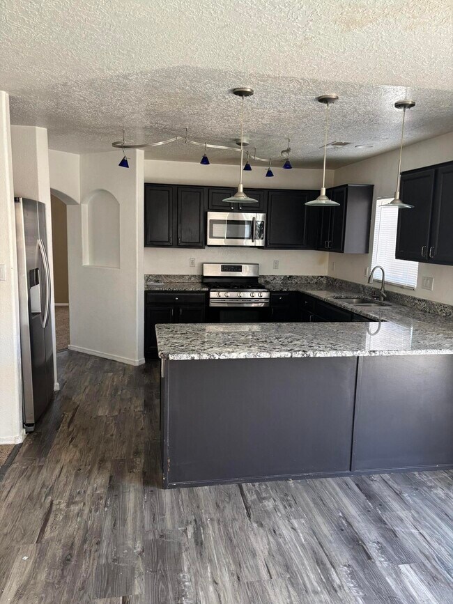 Building Photo - 7123 Husky Dr NE
