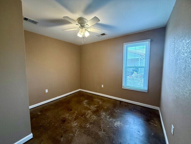 Building Photo - 3 Bedroom/2 Bathroom Home in Paragould AR - $1,350/month