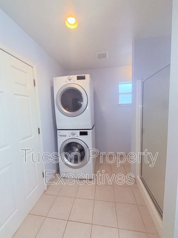 Building Photo - 4741 E 2nd St