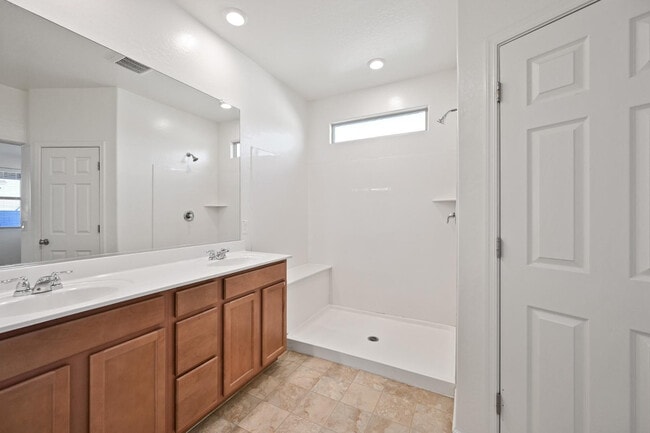 Building Photo - 1630 E Grove St