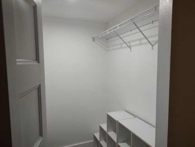 Building Photo - "Fully Furnished 2-Bedroom 2 Full Baths in New Port Richey – Your Perfect Retreat Awaits!"