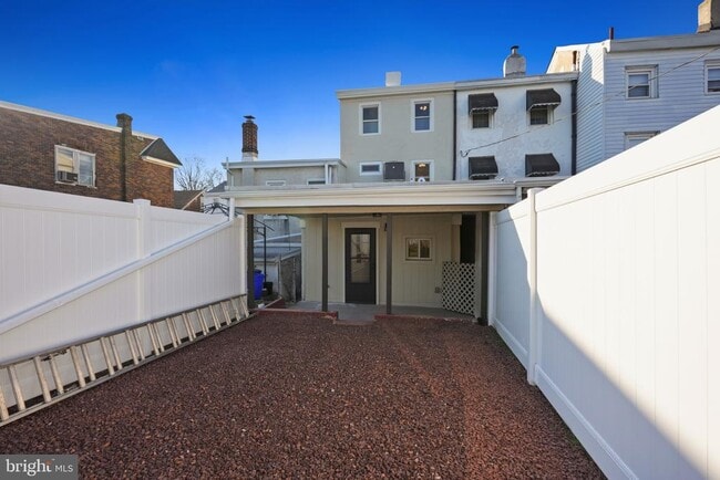 Building Photo - 344 Grove St