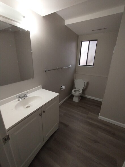 Full Bath off Family Room - 3275 Squaw Valley Dr