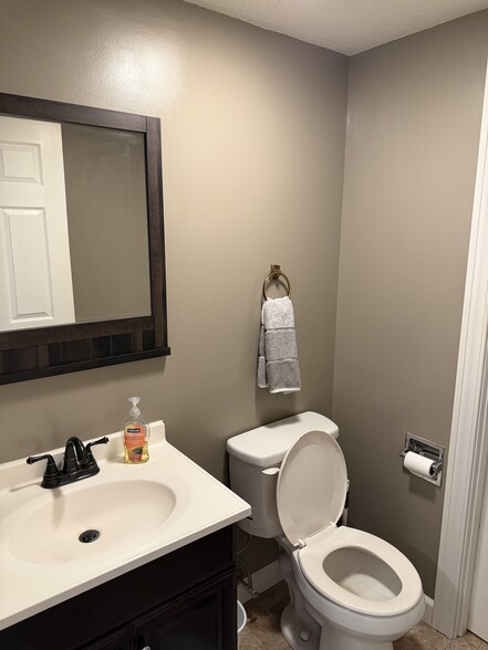 Building Photo - 1343 Headlee Ave