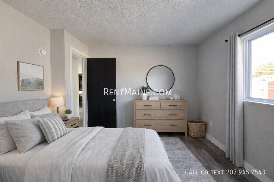 Building Photo - 8 Hillside Ln