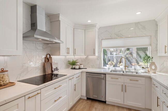 Building Photo - Luxurious Remodeled 2 Bedroom 2 Bath Home in Desirable Almaden Community!
