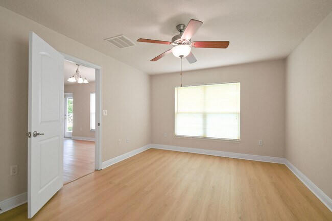 Building Photo - 2273 SW Monterrey Ln