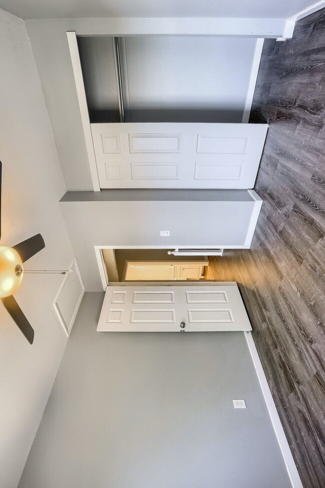 Building Photo - Comfortable Single-Family Townhouse in Quiet Community