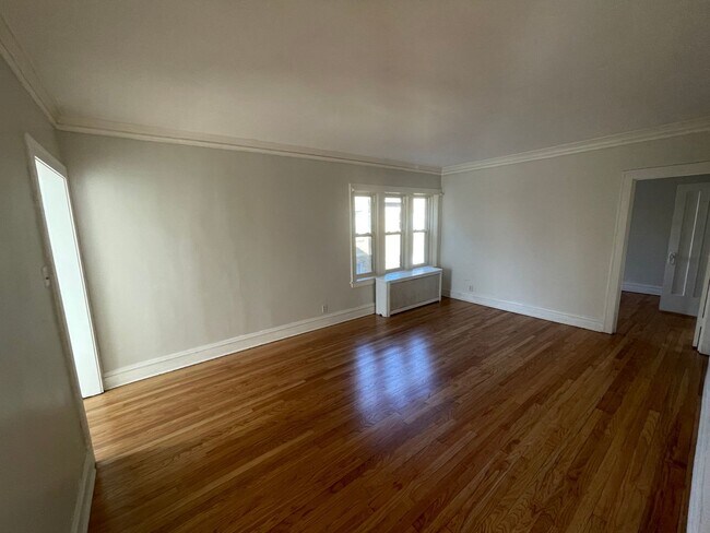 Building Photo - 6424 N Richmond St