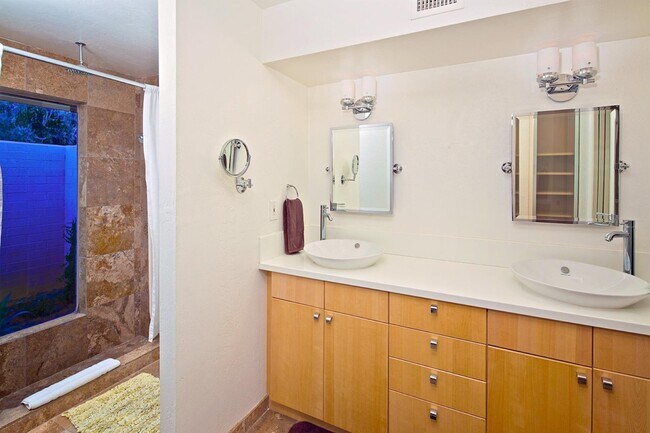 Building Photo - 4539 E Karen Dr