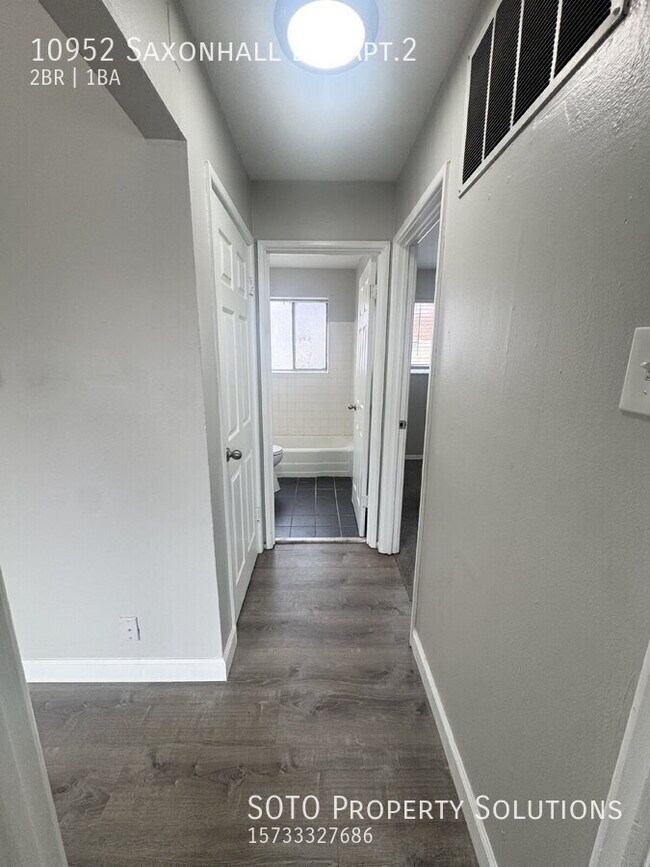 Building Photo - 10952 Saxonhall Dr