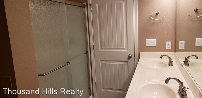 Building Photo - 4 br, 3 bath House - 135 Cavanaugh Place