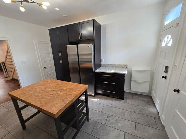 Building Photo - 3 Bedroom BEAUTIFUL HOME
