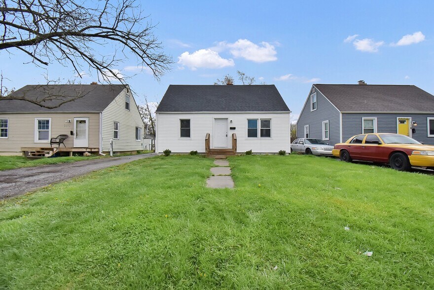 Building Photo - 2566 Atwood Ter