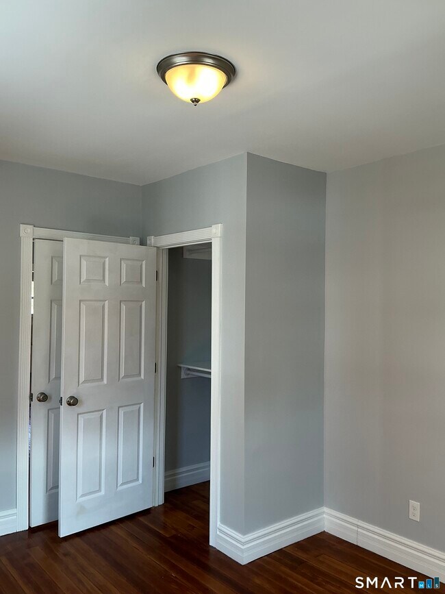 Building Photo - 518 High St