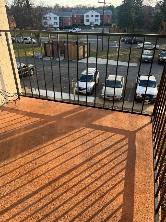 Building Photo - Country Club 1 Bedroom Condo