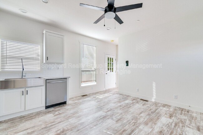 Building Photo - 15914 Dauchy Ave