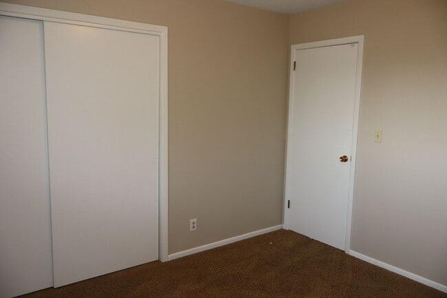 Building Photo - 1802 Hilltop Ct