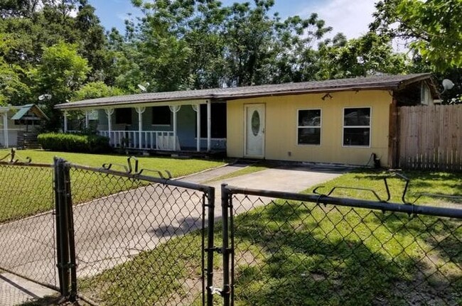 Building Photo - 2233 Bourget Dr