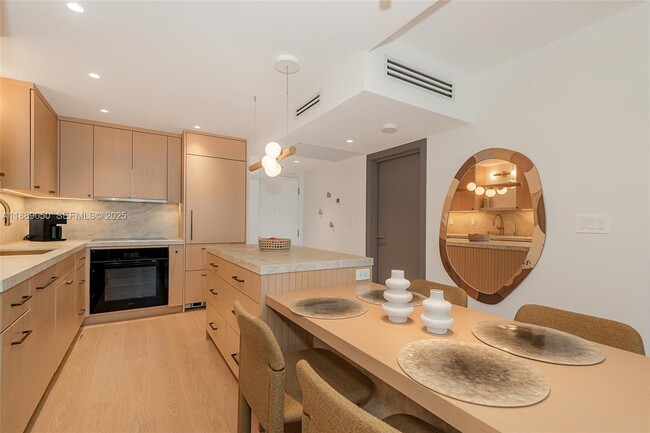 Building Photo - 2301 Collins Ave