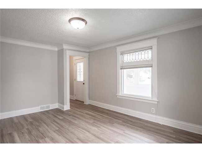 Building Photo - 938 N Cypress St